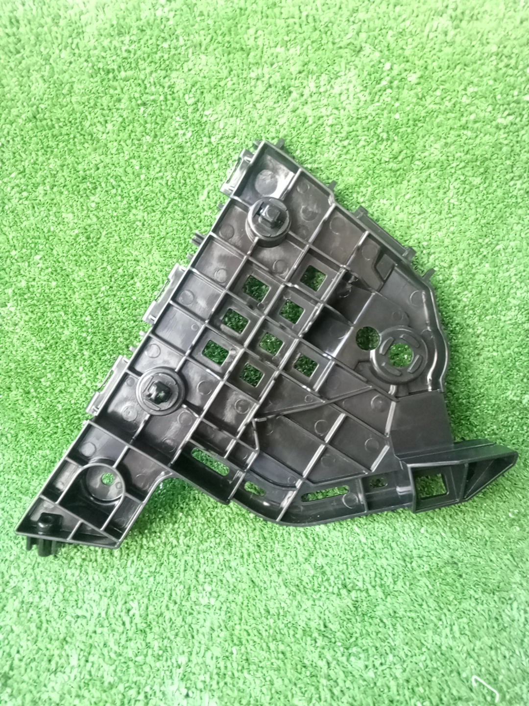 Крепление бампера левое переднее TOYOTA LAND CRUISER FJA300W, UZJ200, URJ202, VDJ200 52116-60280 2 ракурс