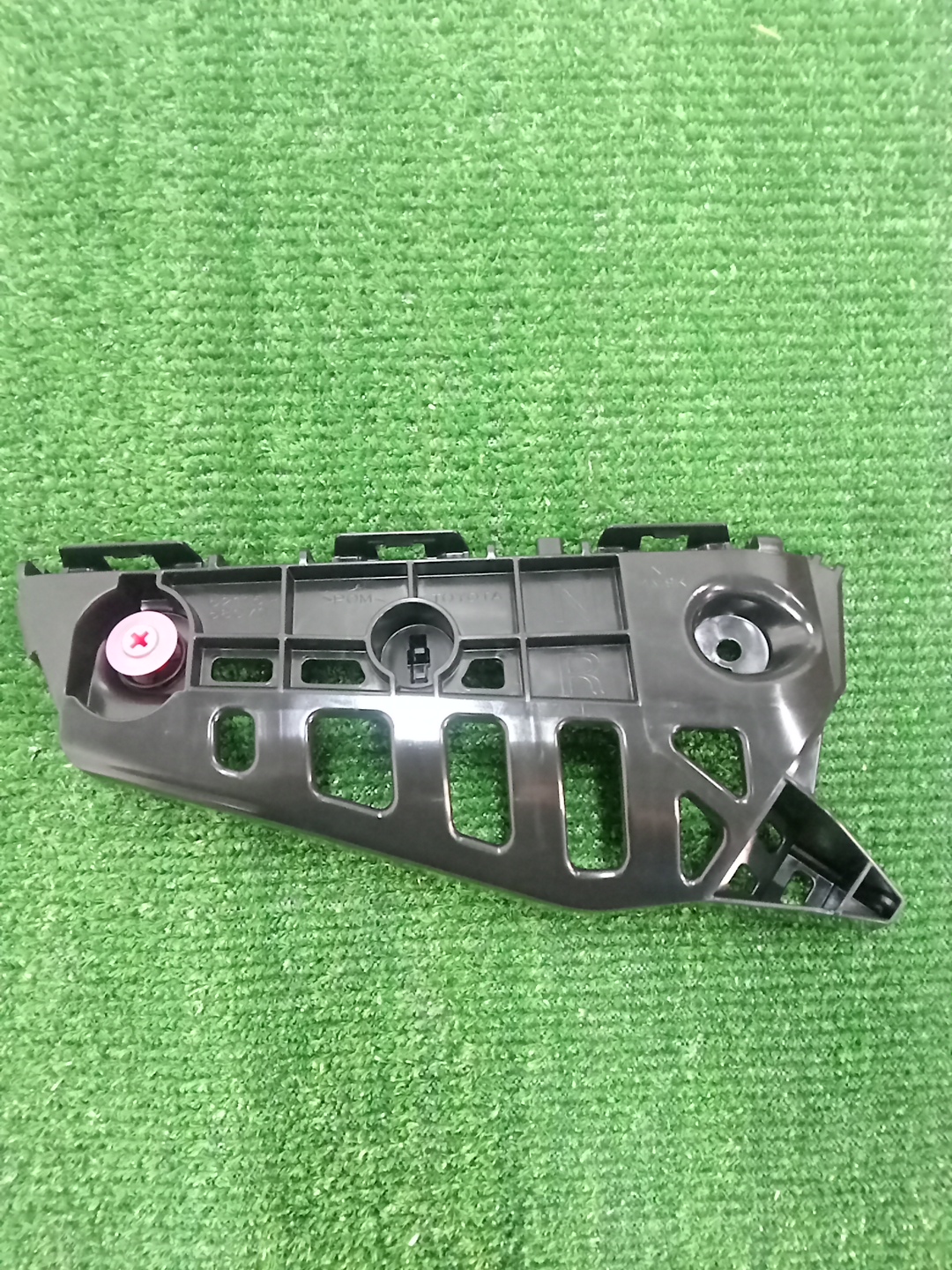 Крепление бампера правое переднее TOYOTA ALPHARD AGH30W 52115-58070 1 ракурс