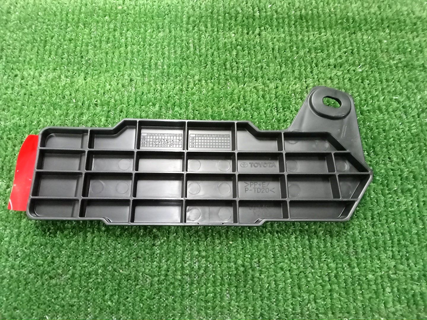 Крепление бампера левое переднее TOYOTA ALPHARD AAHH40W 52146-V2020 1 ракурс Крепление бампера левое переднее TOYOTA ALPHARD AAHH40W 52146-V2020 1 ракурс
