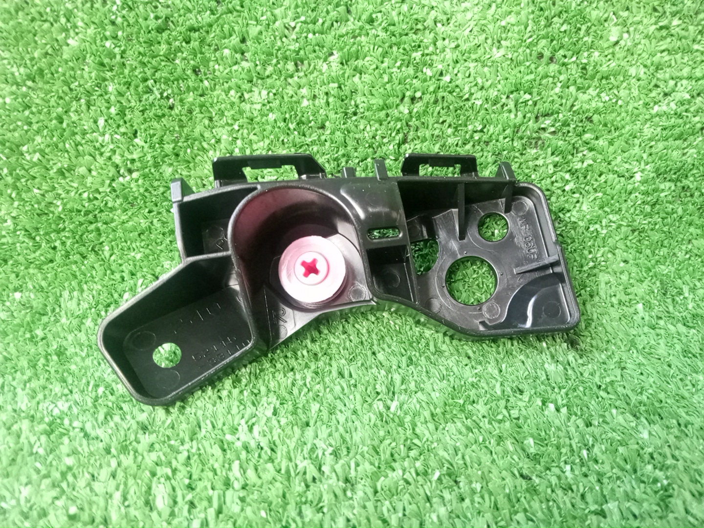 Крепление бампера правое переднее LEXUS ES300H AXZH10 52115-33110 2 ракурс
