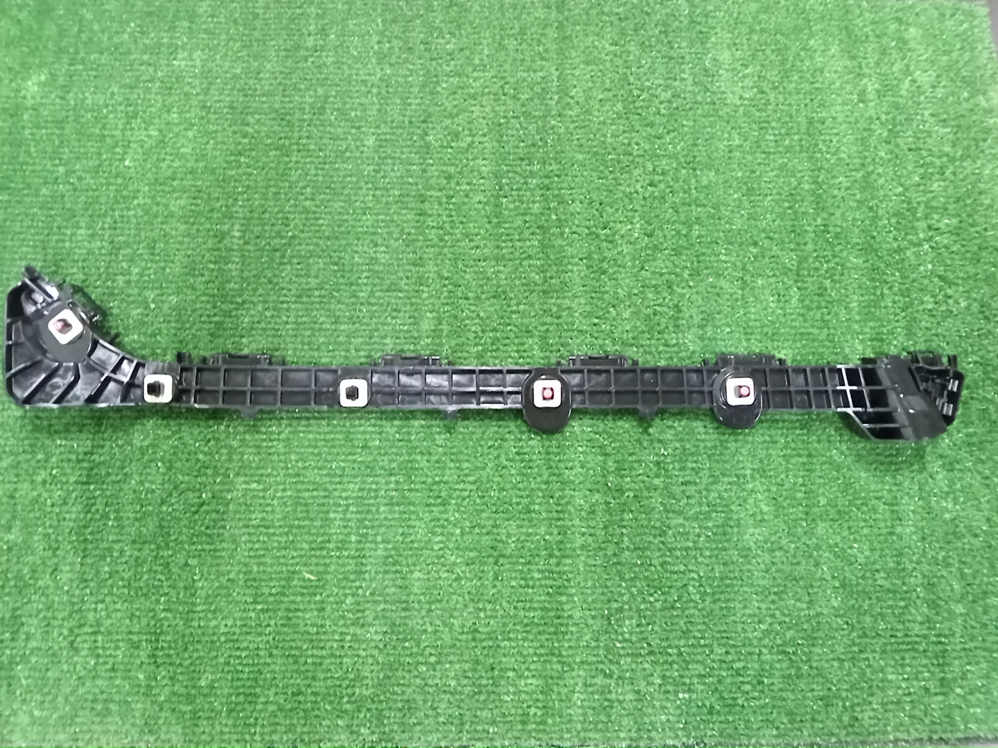 Крепление бампера левое заднее LEXUS ES300H AXZH10 52158-33040 1 ракурс