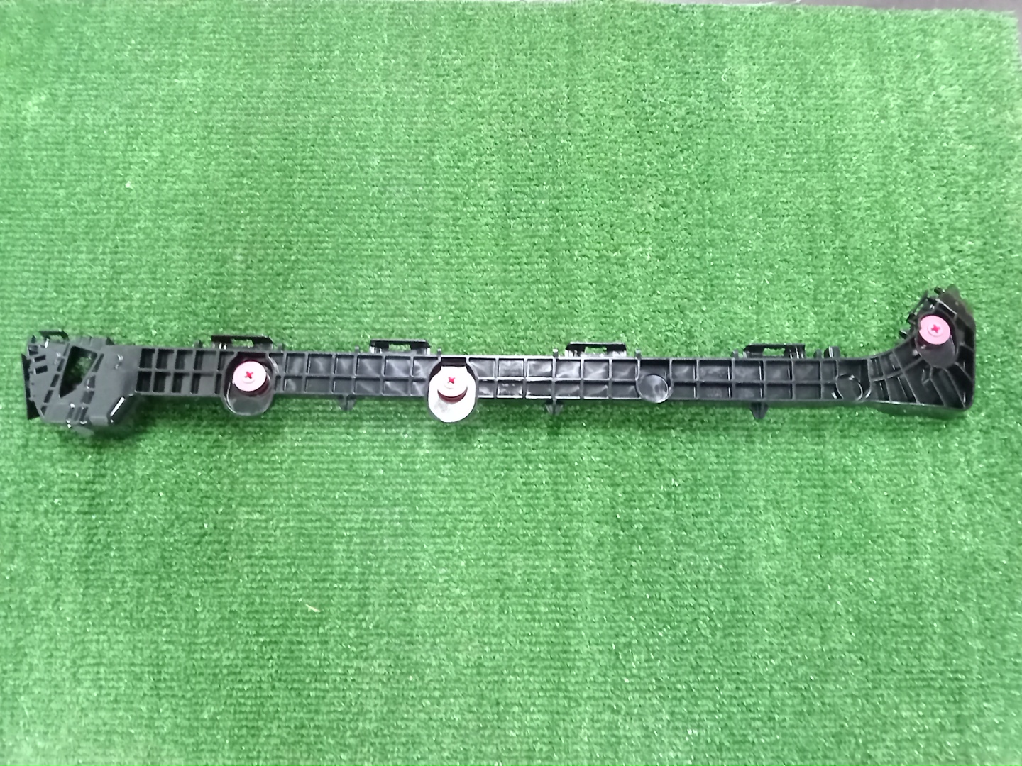 Крепление бампера левое заднее LEXUS ES300H AXZH10 52158-33040 2 ракурс