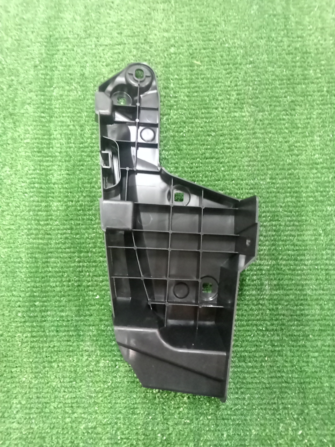 Крепление бампера левое заднее LEXUS ES300H AXZH10 52156-33020 2 ракурс