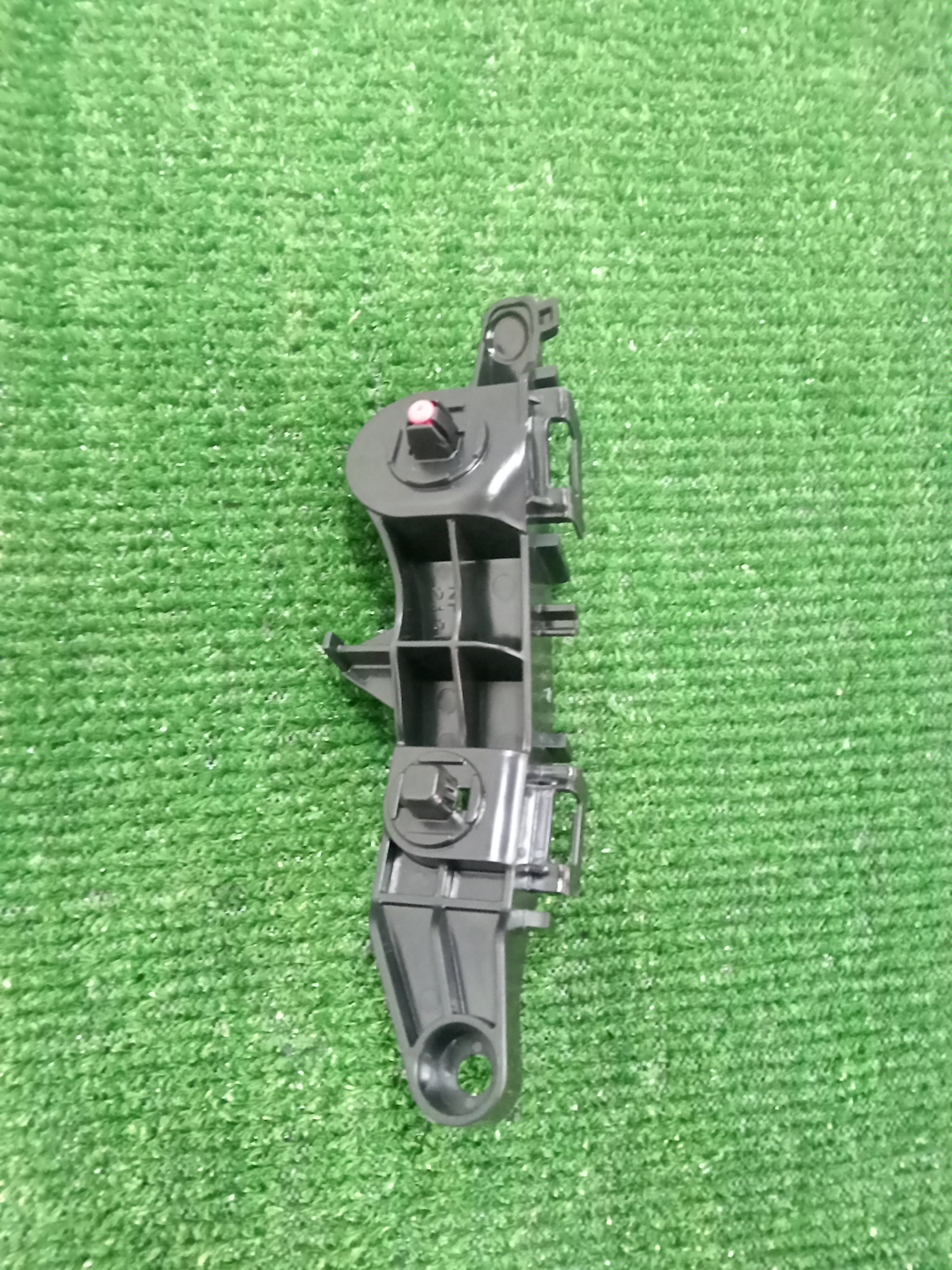 Крепление бампера правое переднее TOYOTA CROWN AZSH36W 52535-30310 2 ракурс