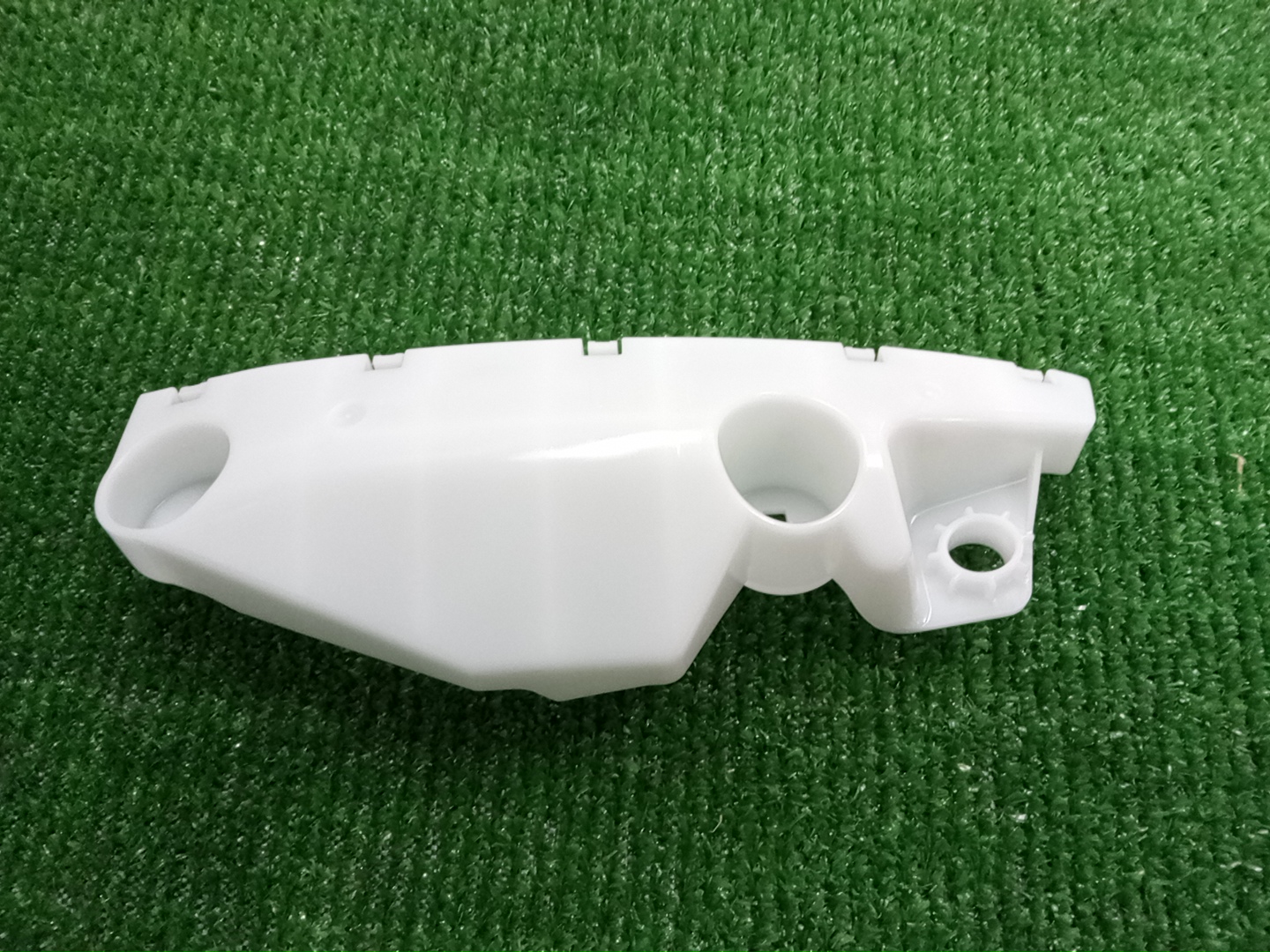 Крепление бампера правое переднее NISSAN ELGRAND TNE52 62226-1JB0A 1 ракурс