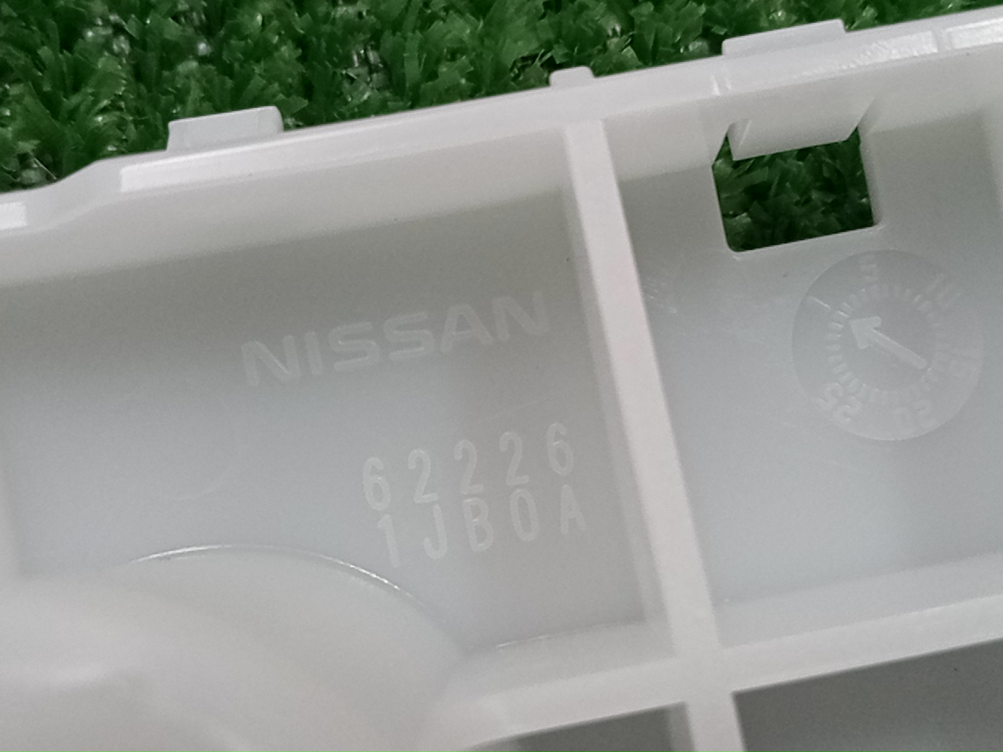 Крепление бампера правое переднее NISSAN ELGRAND TNE52 62226-1JB0A 4 ракурс