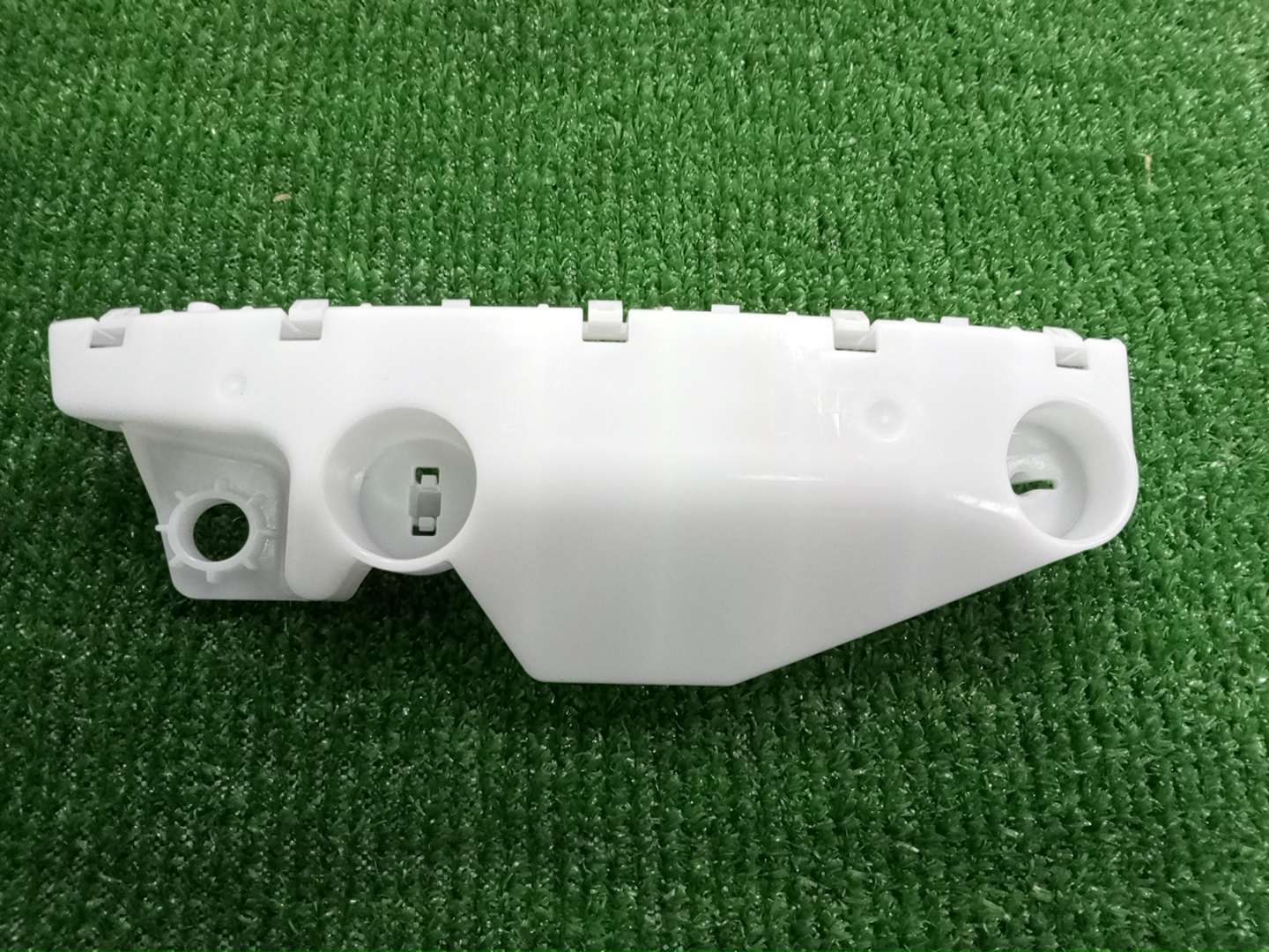 Крепление бампера левое переднее NISSAN ELGRAND TNE52 62227-1JB0A 1 ракурс