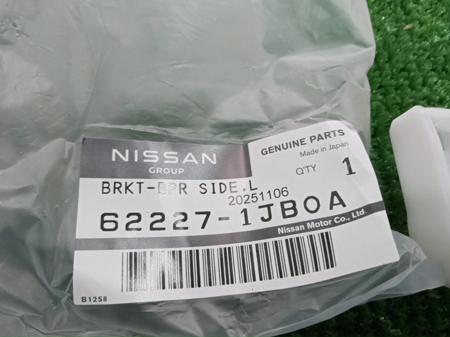 Крепление бампера левое переднее NISSAN ELGRAND TNE52 62227-1JB0A 4 ракурс