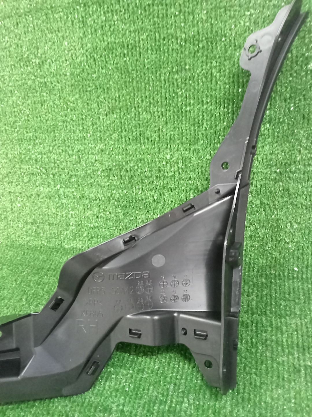 Крепление бампера правое переднее MAZDA CX-30 DMEP DFR5-50-A40A 3 ракурс