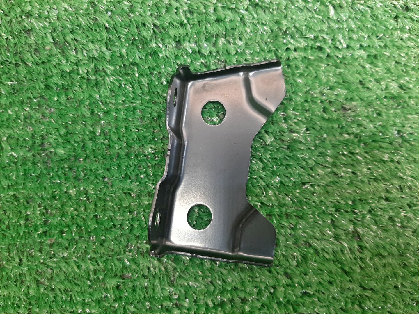 Крепление бампера правое переднее TOYOTA LAND CRUISER VJA300 53273-60090 4 ракурс Крепление бампера правое переднее TOYOTA LAND CRUISER VJA300 53273-60090 4 ракурс