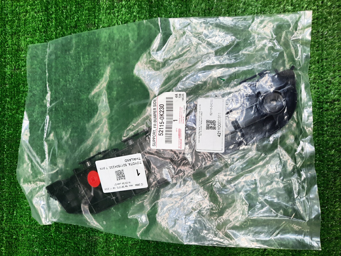 Крепление бампера правое переднее TOYOTA FORTUNER GUN156 52115-0K230 1 ракурс