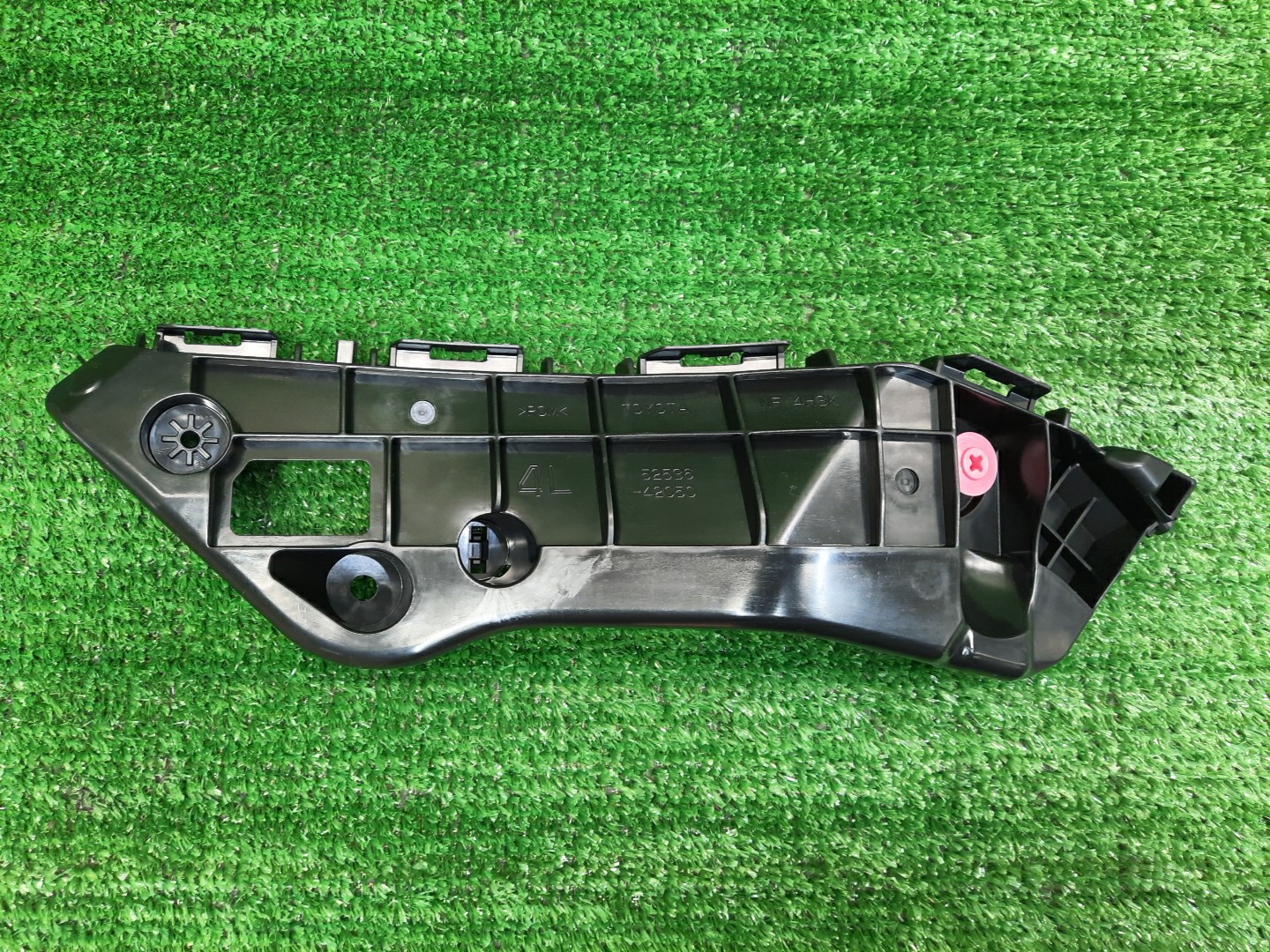 Крепление бампера левое переднее TOYOTA RAV4 ASA42 52536-42050 2 ракурс Крепление бампера левое переднее TOYOTA RAV4 ASA42 52536-42050 2 ракурс