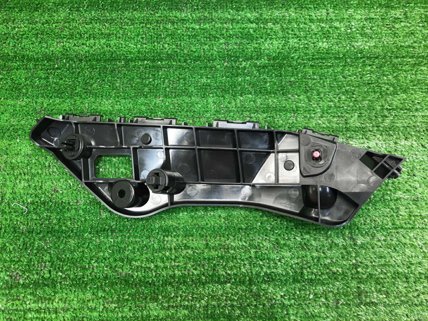 Крепление бампера правое переднее TOYOTA RAV4 ZSA44 52535-42070 2 ракурс Крепление бампера правое переднее TOYOTA RAV4 ZSA44 52535-42070 2 ракурс
