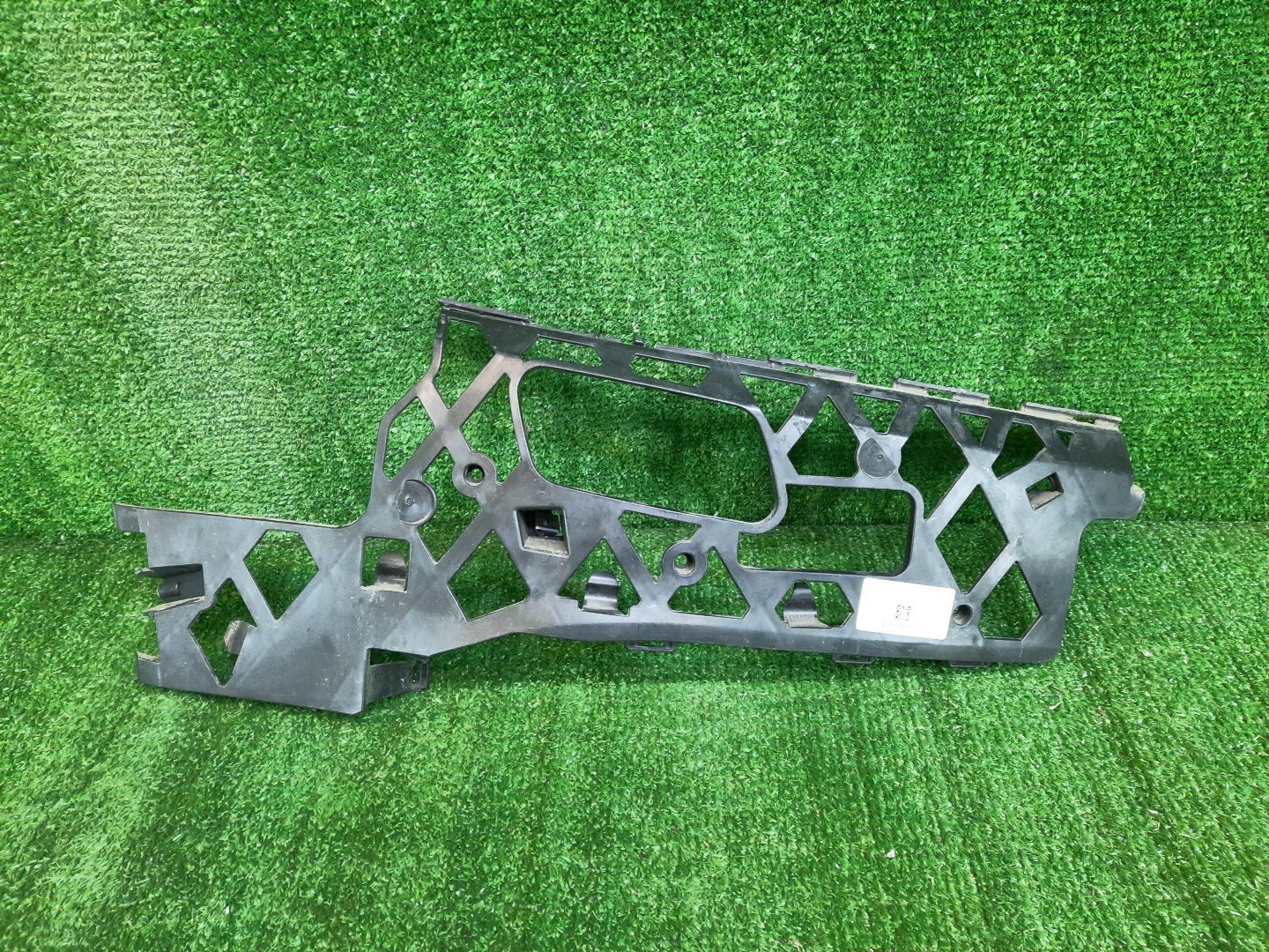 Крепление бампера правое переднее VOLKSWAGEN PASSAT CC 358 3C8807178 1 ракурс
