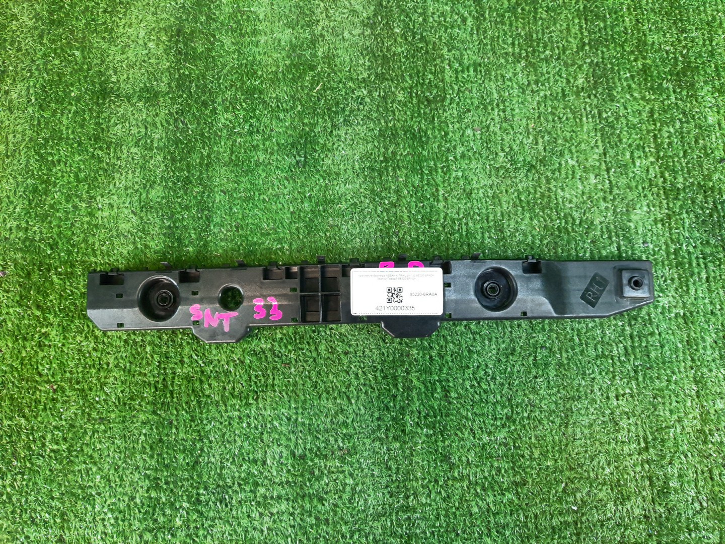 Крепление бампера правое заднее NISSAN X-TRAIL SNT33 85220-6RA0A 1 ракурс