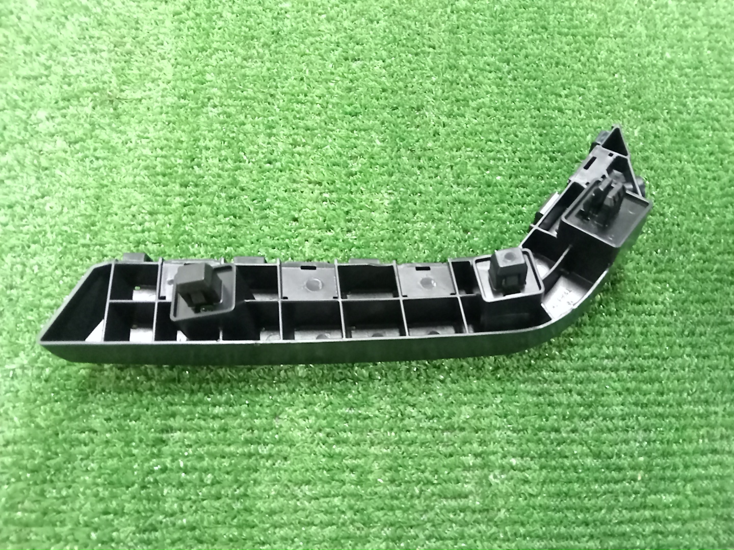 Крепление бампера правое переднее HONDA CIVIC FK7 71193-TEA-T01 2 ракурс