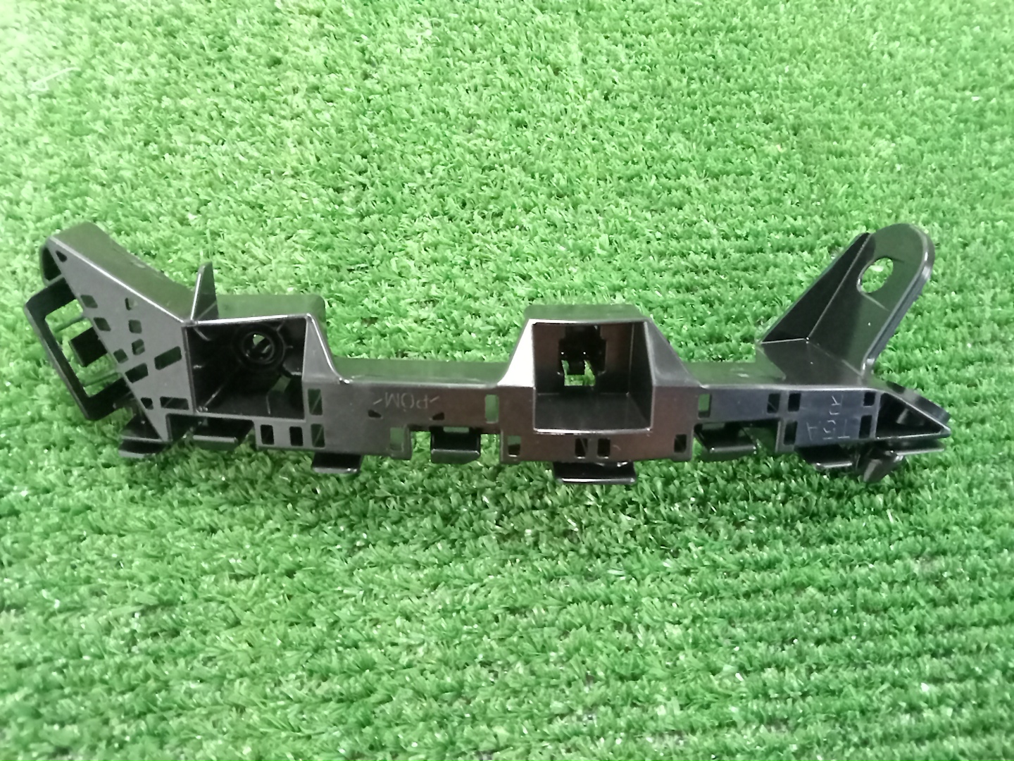 Крепление бампера правое переднее HONDA SHUTTLE GK8 71193-T5A-000 3 ракурс