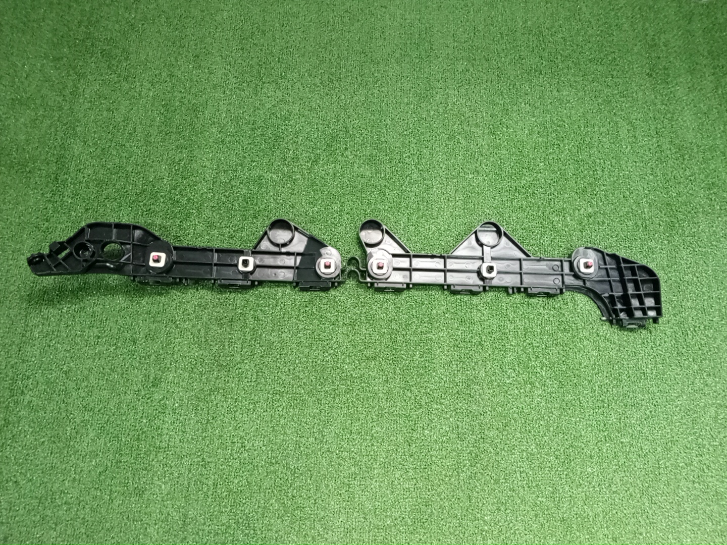 Крепление бампера левое заднее LEXUS LX600 VJA310W 52156-60160 2 ракурс