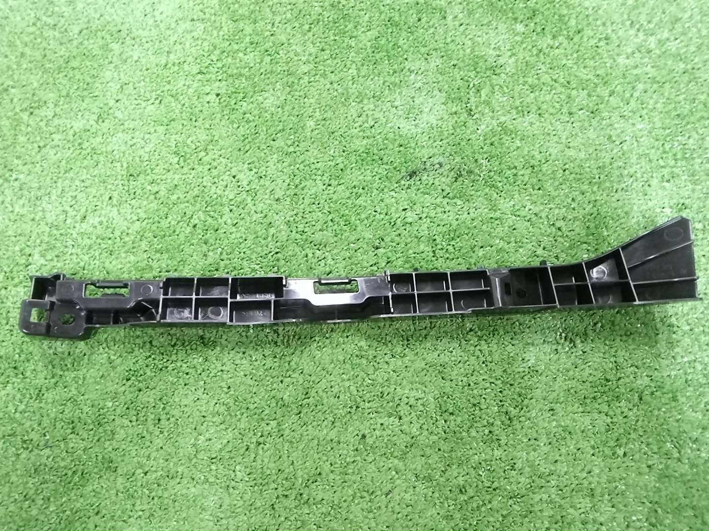 Крепление бампера правое заднее MITSUBISHI DELICA D:2 MB37S MQ518725 1 ракурс