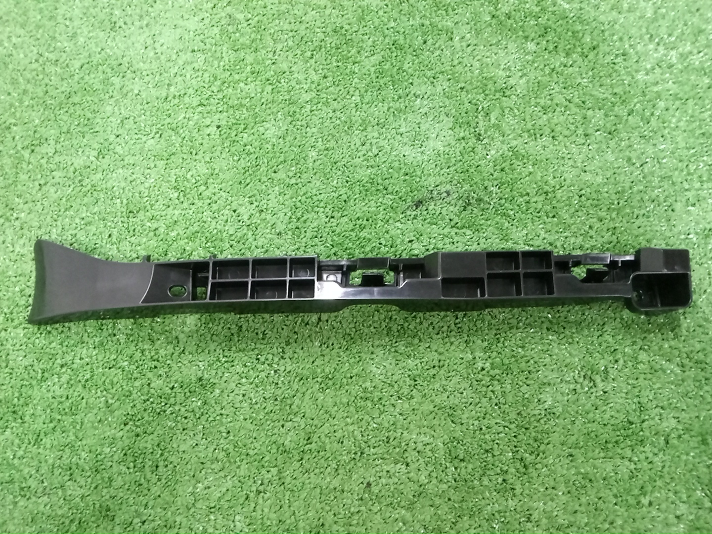 Крепление бампера правое заднее MITSUBISHI DELICA D:2 MB37S MQ518725 2 ракурс