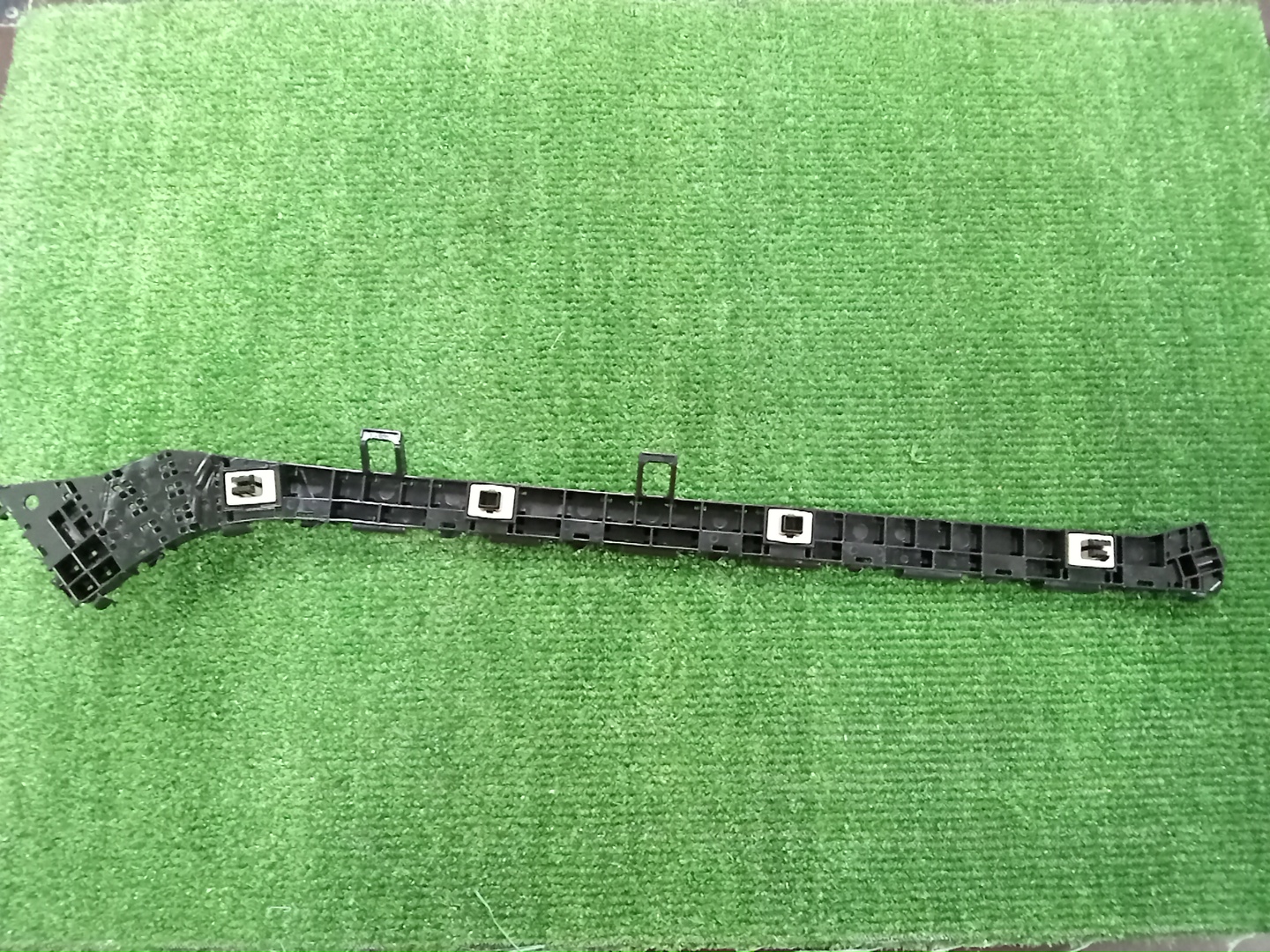 Крепление бампера правое заднее HONDA SHUTTLE GK8 71593-TD4-013 2 ракурс
