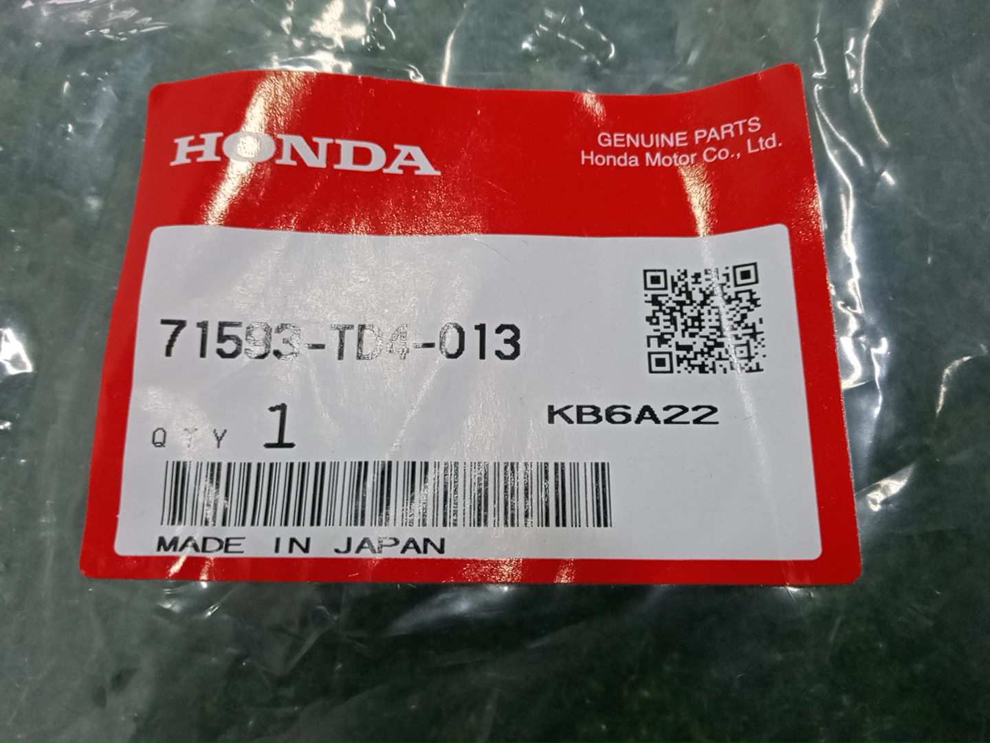 Крепление бампера правое заднее HONDA SHUTTLE GK8 71593-TD4-013 3 ракурс