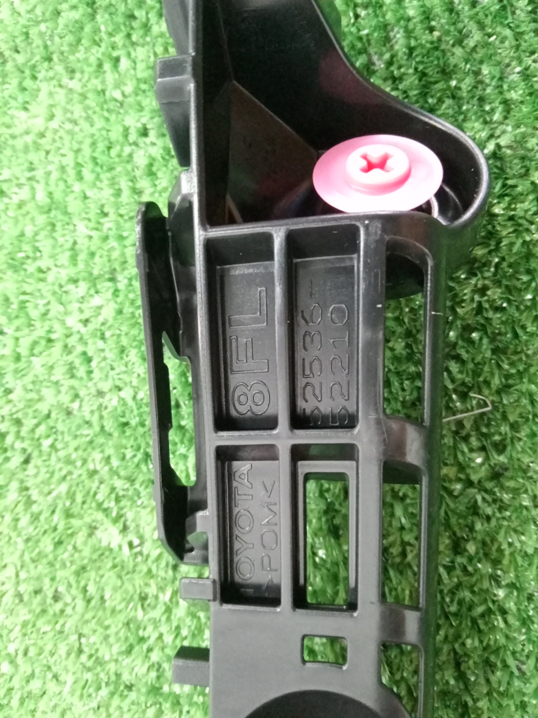 Крепление бампера левое переднее TOYOTA YARIS GXPA16 G16E-GTS 52536-52210 3 ракурс