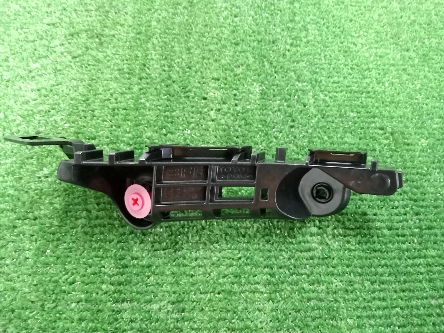 Крепление бампера правое переднее TOYOTA YARIS GXPA16 G16E-GTS 52535-52220 1 ракурс