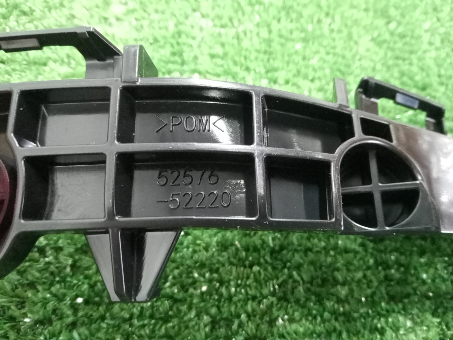 Крепление бампера левое заднее TOYOTA YARIS GXPA16 G16E-GTS 52576-52220 3 ракурс
