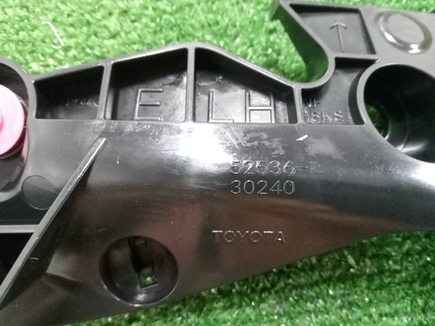 Крепление бампера левое переднее TOYOTA CROWN ARS220 52536-30240 3 ракурс
