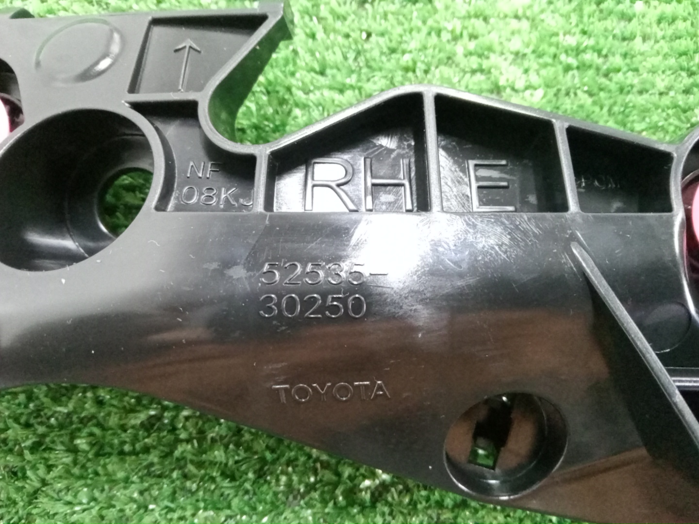 Крепление бампера правое переднее TOYOTA CROWN ARS220 52535-30250 3 ракурс