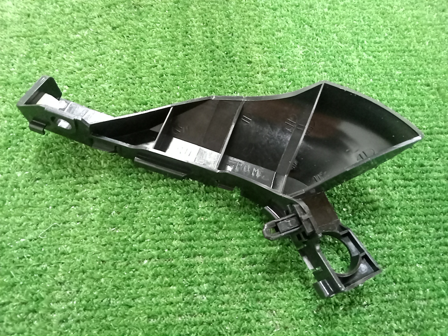 Крепление бампера правое переднее TOYOTA NOAH, VOXY AZR60G, AZR65G 52115-28100 2 ракурс