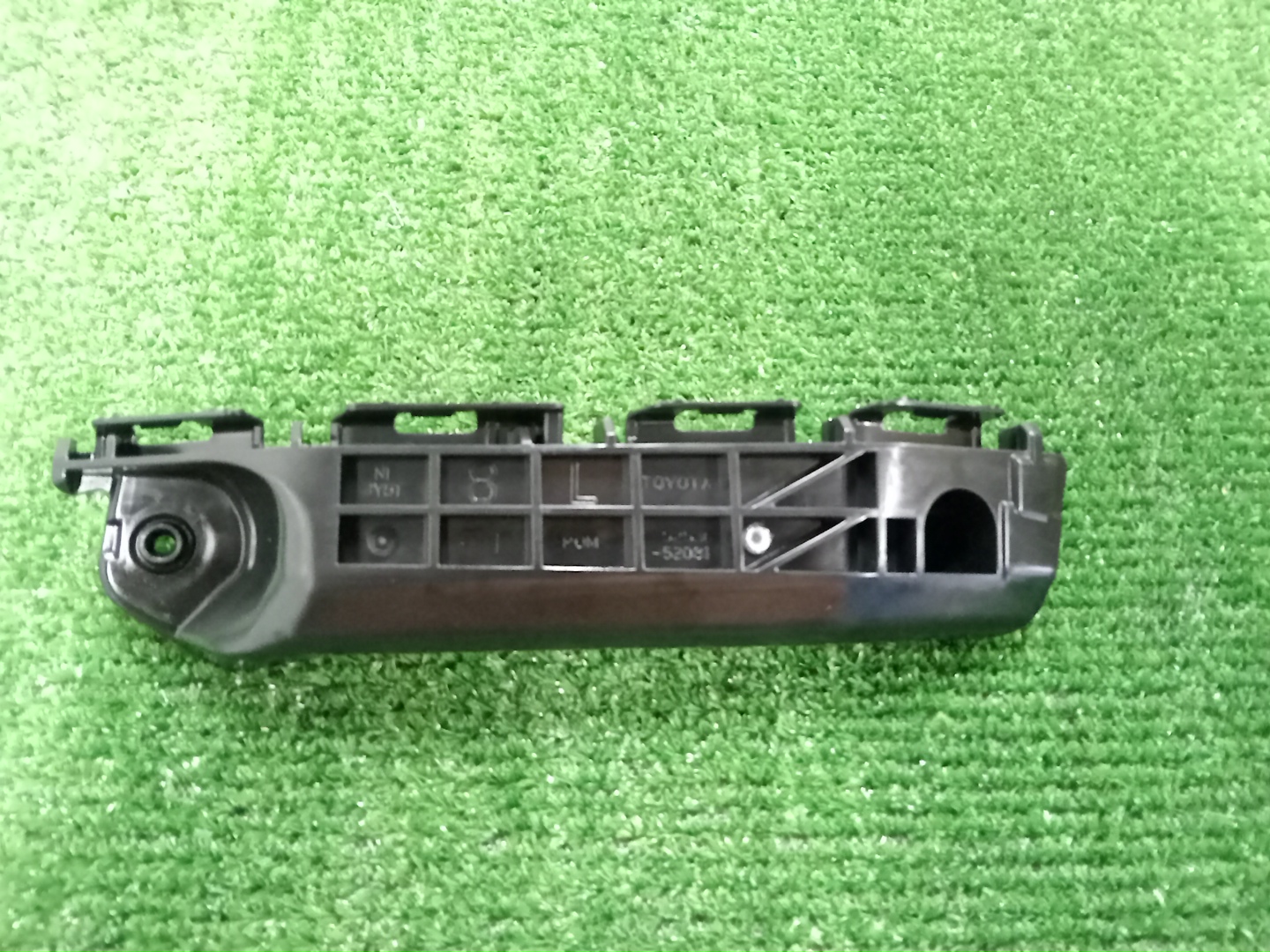 Крепление бампера левое переднее TOYOTA VITZ, YARIS KSP130, NSP130, NSP135, NCP131 52536-52081 1 ракурс
