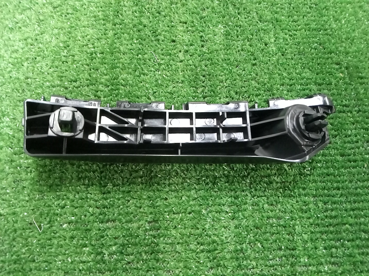 Крепление бампера левое переднее TOYOTA VITZ, YARIS KSP130, NSP130, NSP135, NCP131 52536-52081 2 ракурс