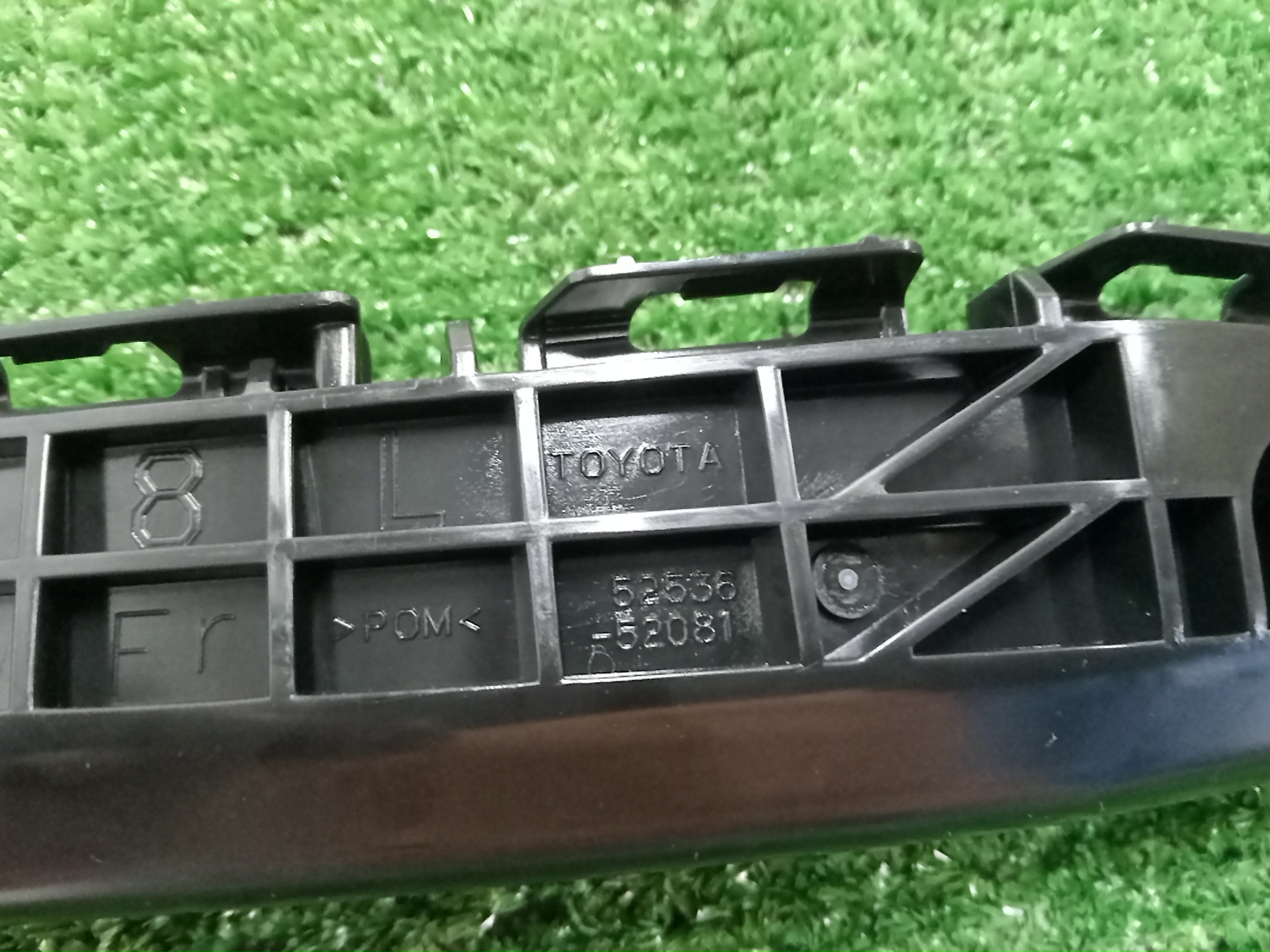 Крепление бампера левое переднее TOYOTA VITZ, YARIS KSP130, NSP130, NSP135, NCP131 52536-52081 3 ракурс