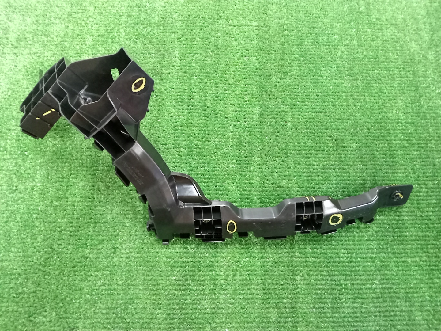 Крепление бампера левое заднее HONDA WR-V DG5 71680-31X-K00 1 ракурс Крепление бампера левое заднее HONDA WR-V DG5 71680-31X-K00 1 ракурс