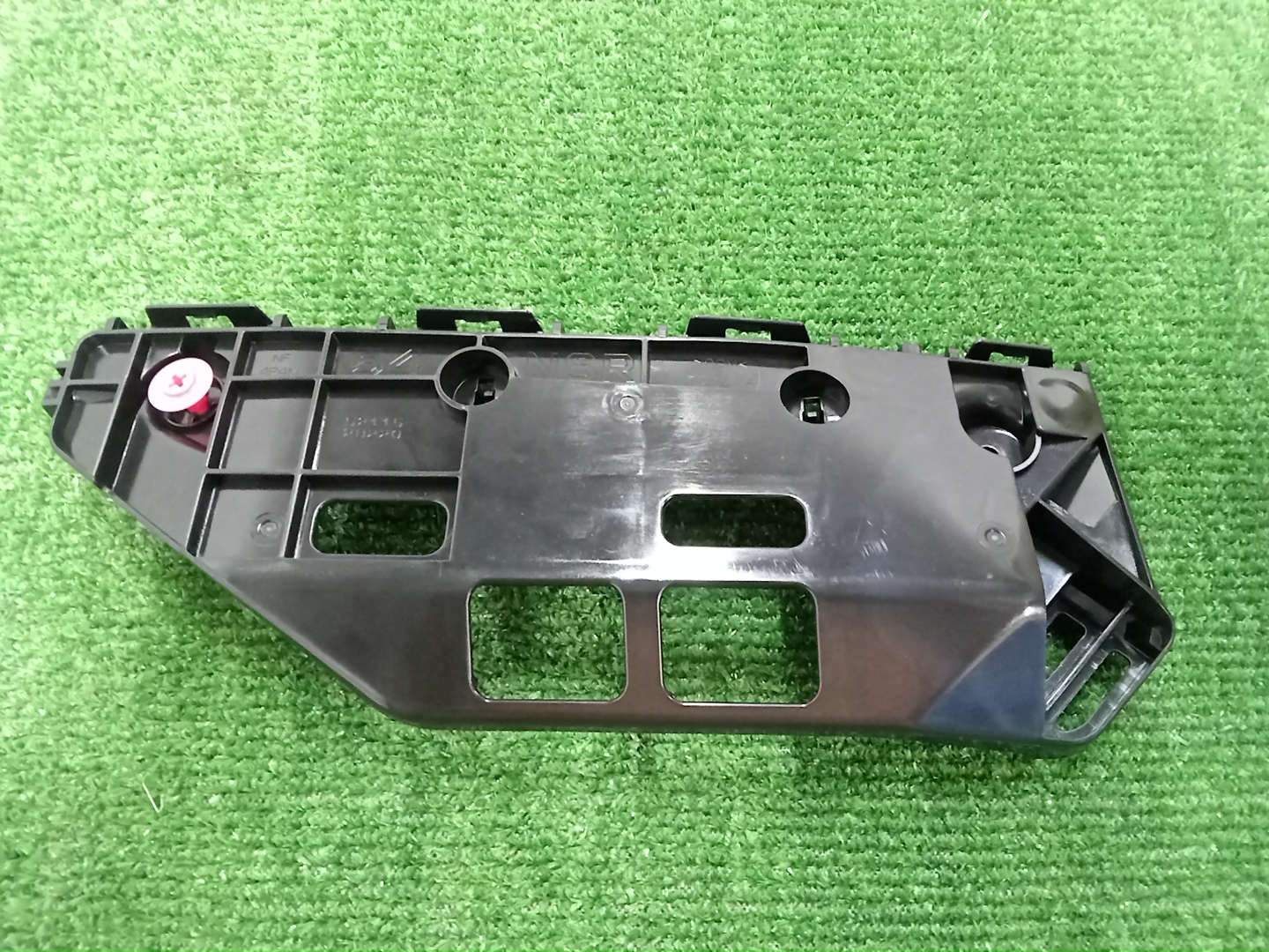 Крепление бампера правое переднее TOYOTA NOAH ZRR80G 52115-28220 1 ракурс