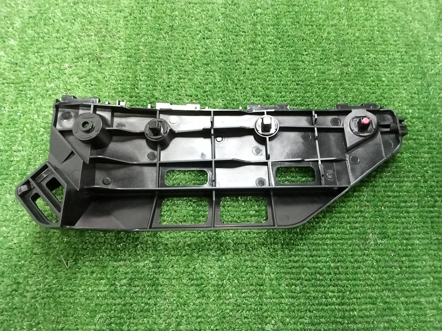 Крепление бампера правое переднее TOYOTA NOAH ZRR80G 52115-28220 2 ракурс