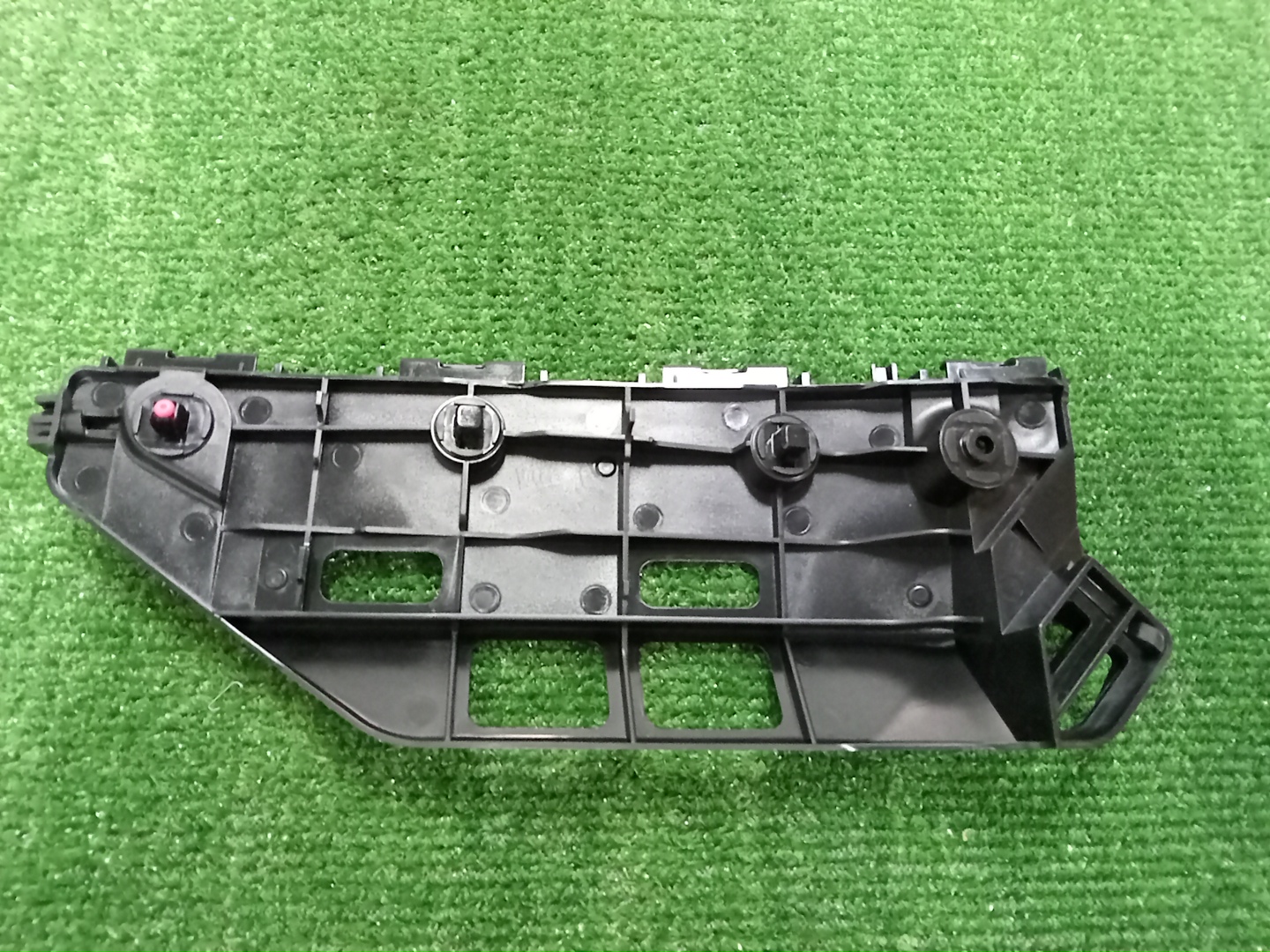 Крепление бампера левое переднее TOYOTA NOAH ZRR80G 52116-28090 2 ракурс
