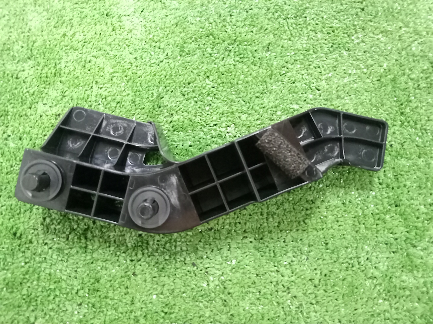 Крепление бампера правое переднее HONDA STEPWGN RP1 71191-TAA-003 2 ракурс