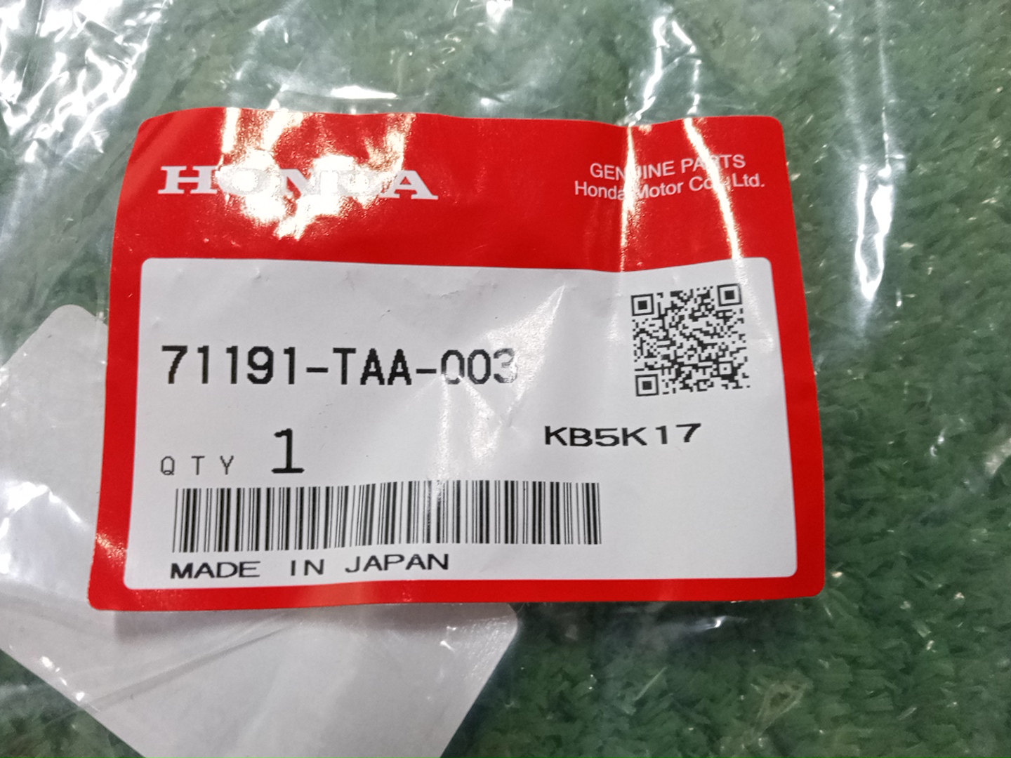 Крепление бампера правое переднее HONDA STEPWGN RP1 71191-TAA-003 4 ракурс