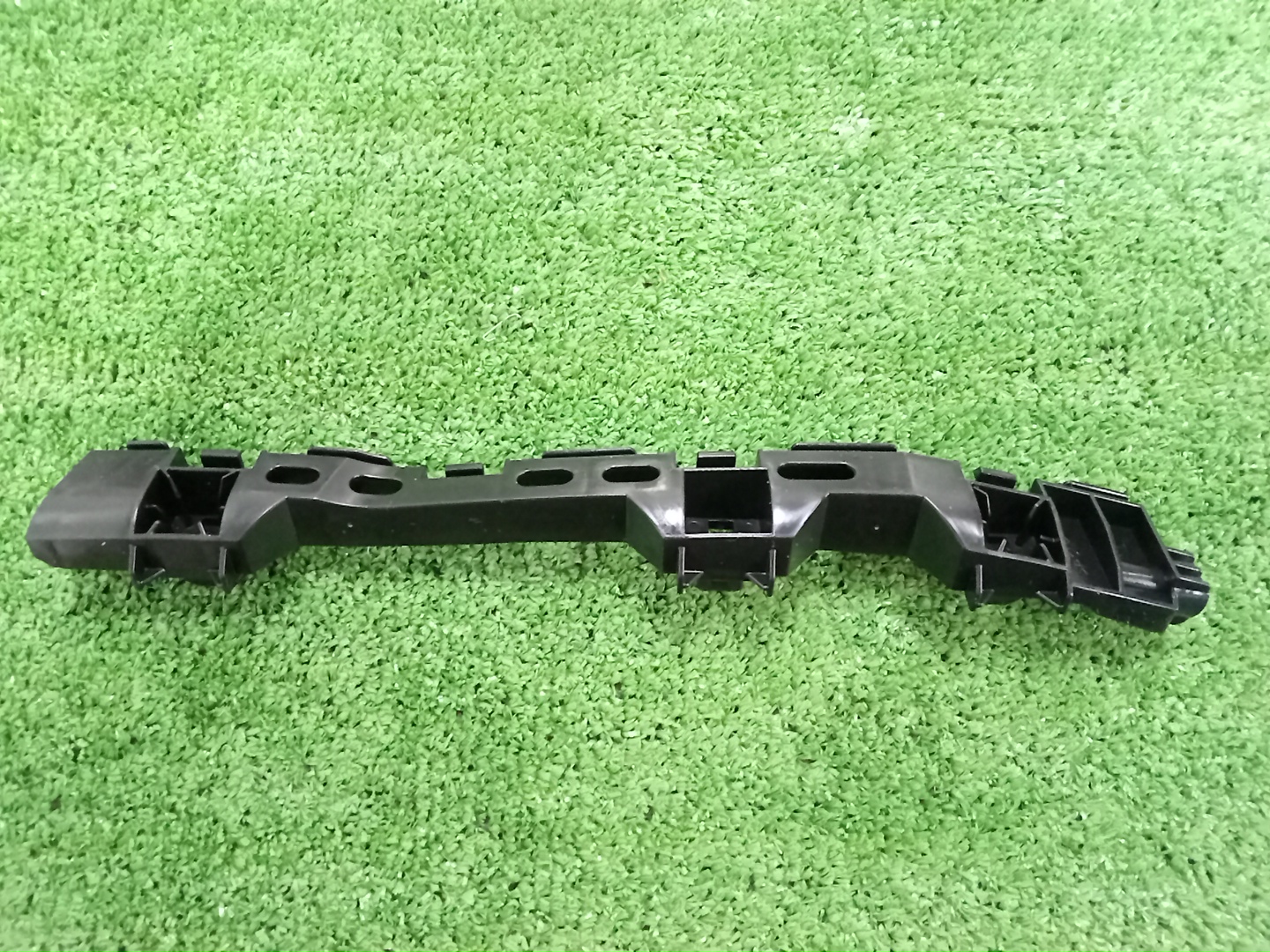 Крепление бампера правое переднее HONDA STEPWGN RP1 71193-TAA-003 1 ракурс