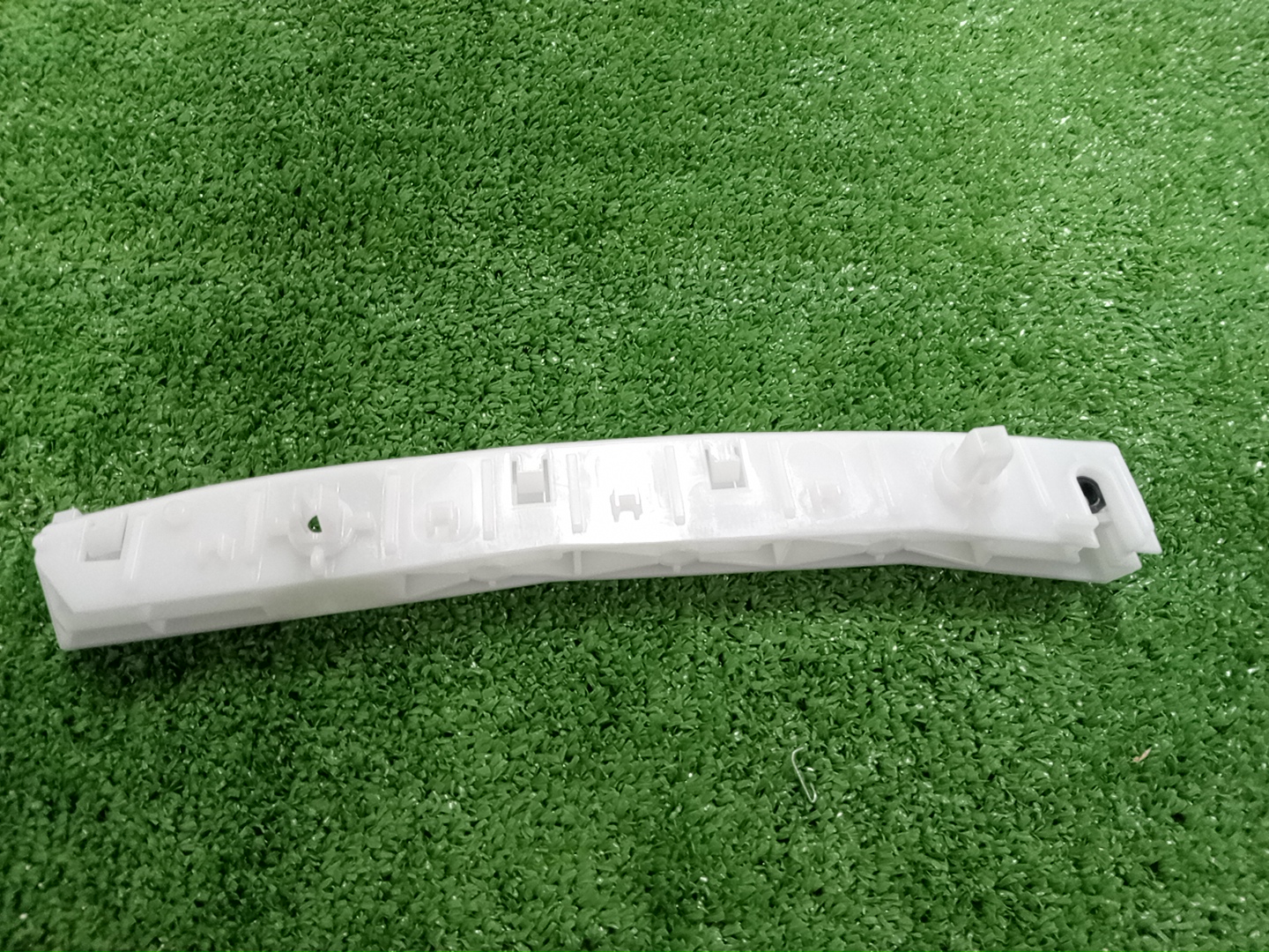 Крепление бампера правое переднее NISSAN AD VY12 62222-CV000 1 ракурс
