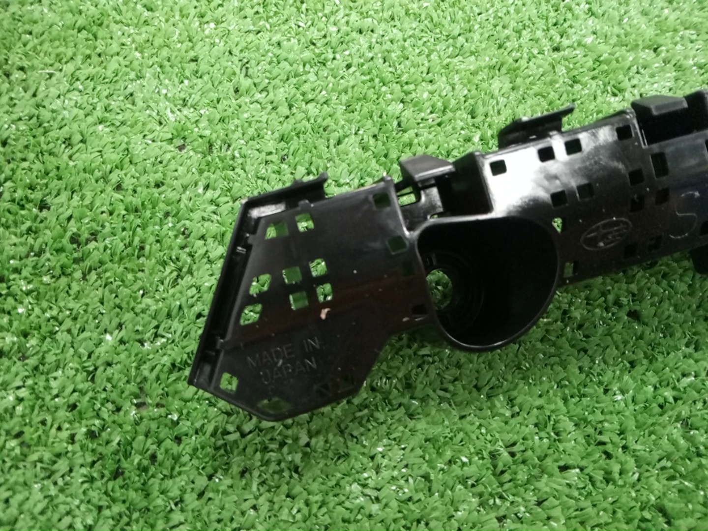Крепление бампера левое переднее SUBARU FORESTER SK5 57707SJ130 4 ракурс