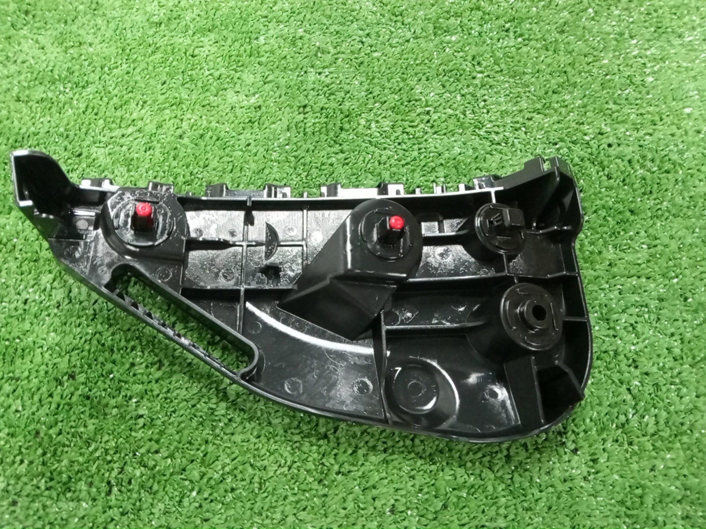 Крепление бампера правое переднее TOYOTA HILUX GUN125 52116-0K180 2 ракурс
