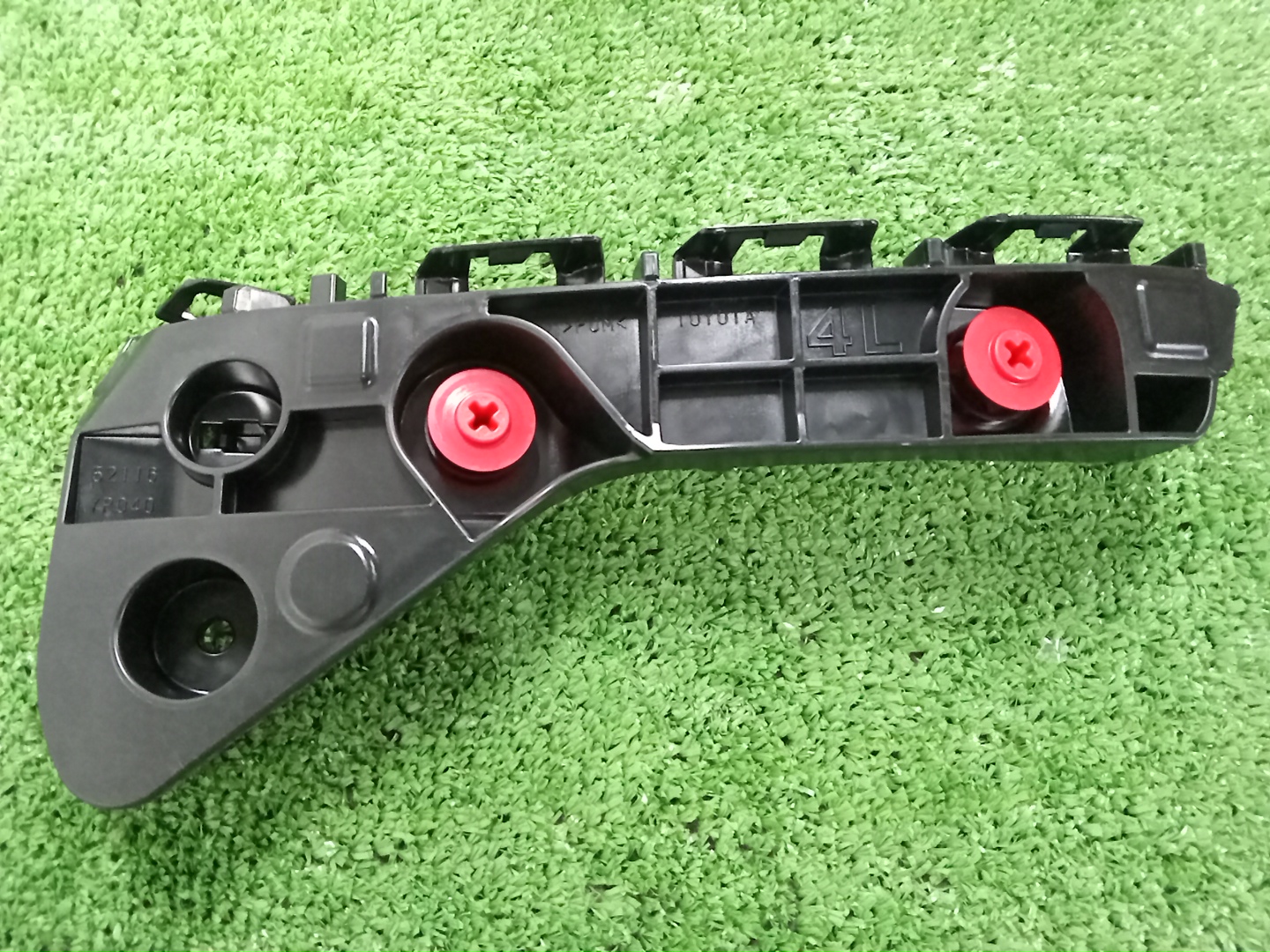 Крепление бампера левое переднее TOYOTA HILUX GUN125 52116-YP040 1 ракурс