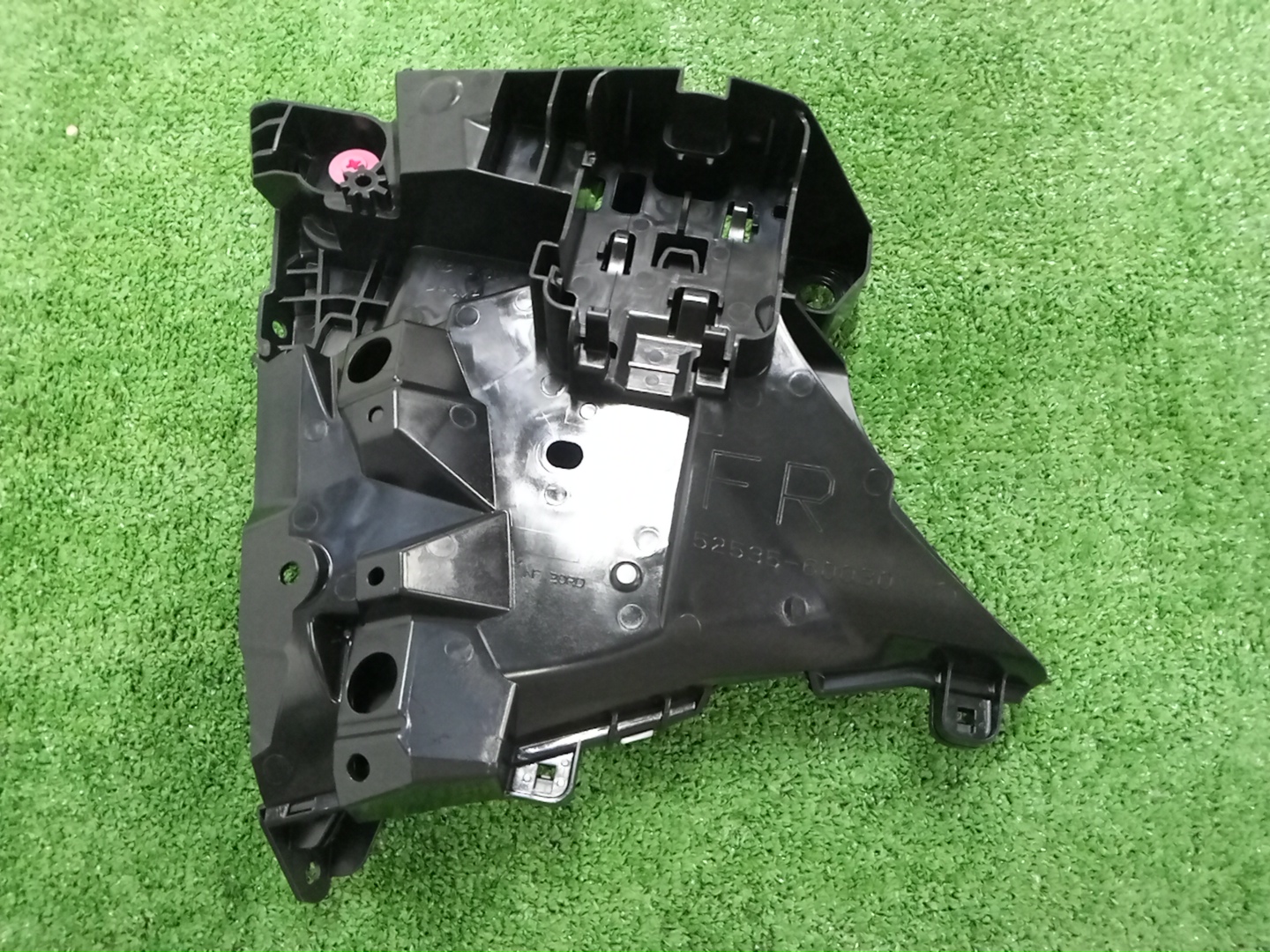 Крепление бампера правое переднее TOYOTA LAND CRUISER PRADO TRJ250 52535-60030 1 ракурс