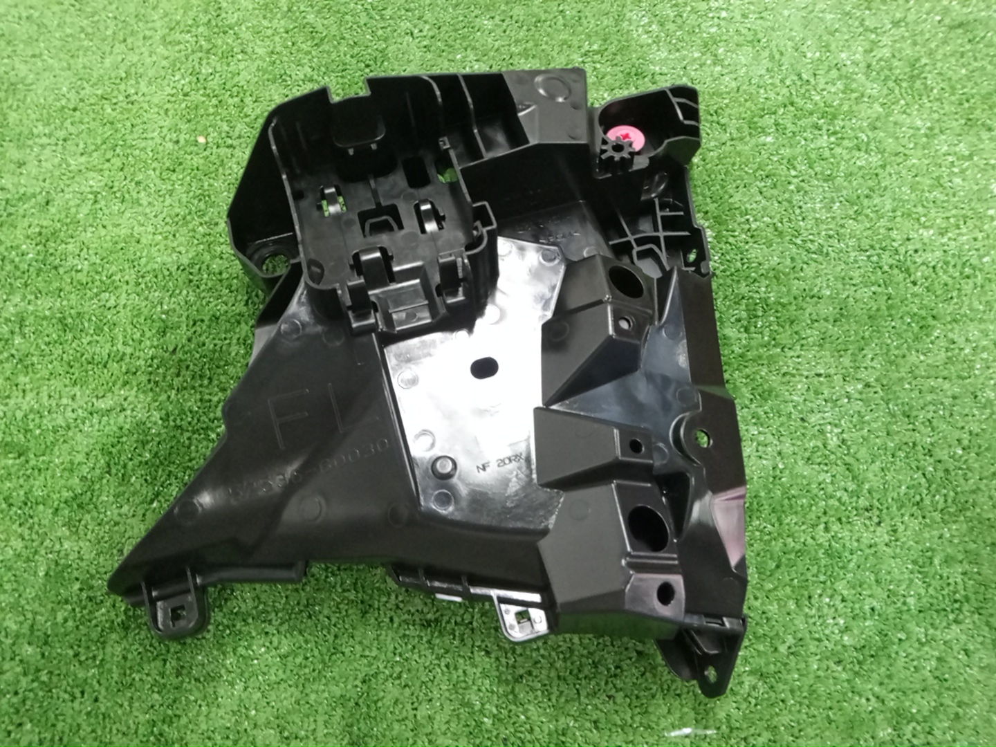 Крепление бампера левое переднее TOYOTA LAND CRUISER PRADO TRJ250 52536-60030 1 ракурс Крепление бампера левое переднее TOYOTA LAND CRUISER PRADO TRJ250 52536-60030 1 ракурс
