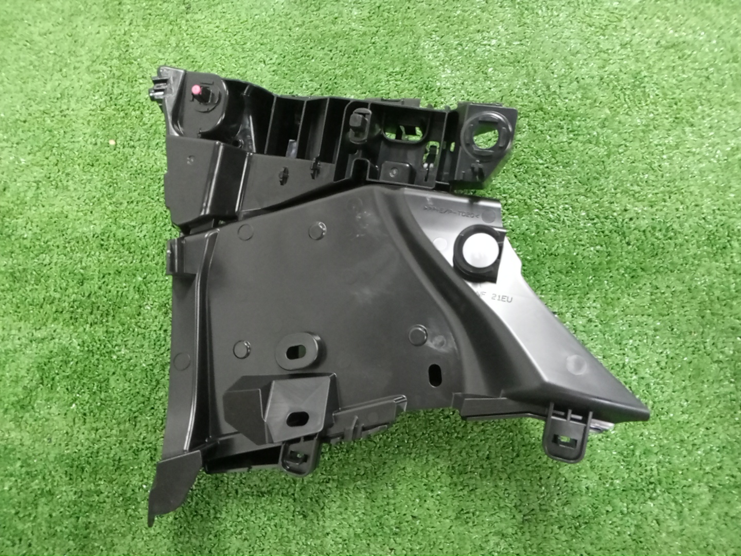 Крепление бампера левое переднее TOYOTA LAND CRUISER PRADO TRJ250 52536-60030 2 ракурс Крепление бампера левое переднее TOYOTA LAND CRUISER PRADO TRJ250 52536-60030 2 ракурс