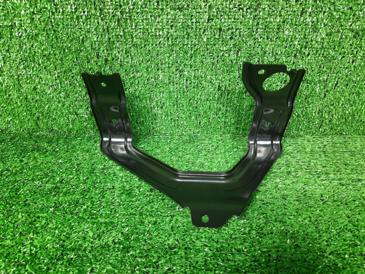 Крепление бампера TOYOTA RAIZE A210A 52130-B1010 3 ракурс